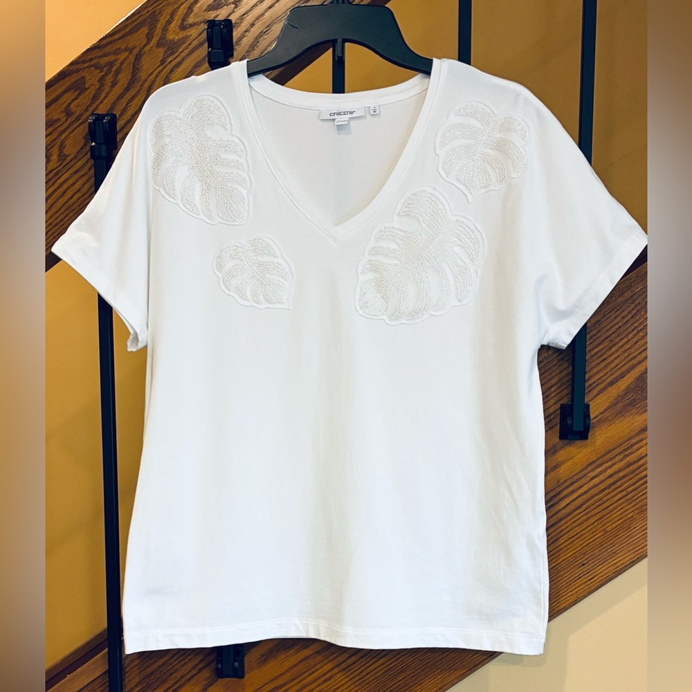 Chicos Tee Short Sleeve Beaded Leaf Pattern White SZ. 1 /US 8 Med